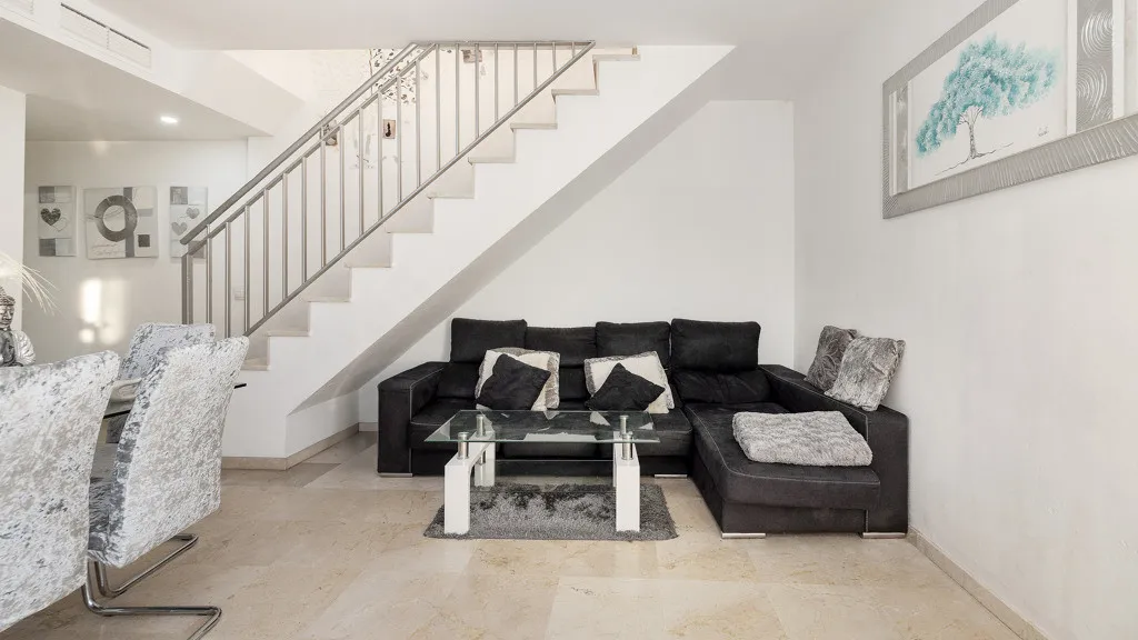 Apartamento con 3 dormitorios en venta en Estepona