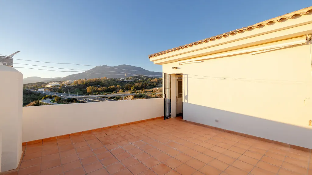 Apartamento con 3 dormitorios en venta en Estepona