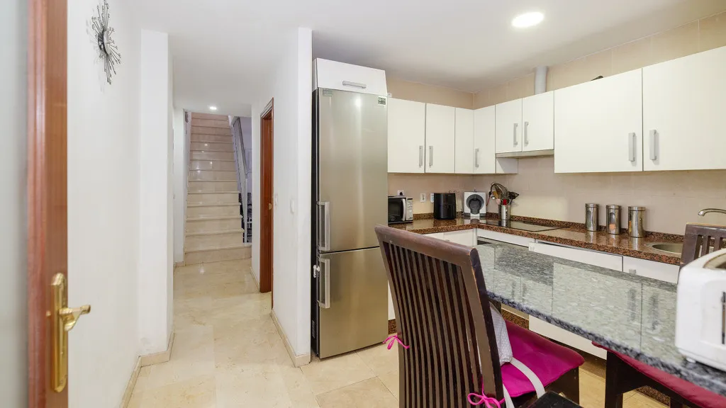 Apartamento con 3 dormitorios en venta en Estepona