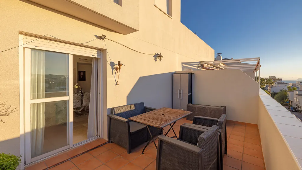 Apartamento con 3 dormitorios en venta en Estepona