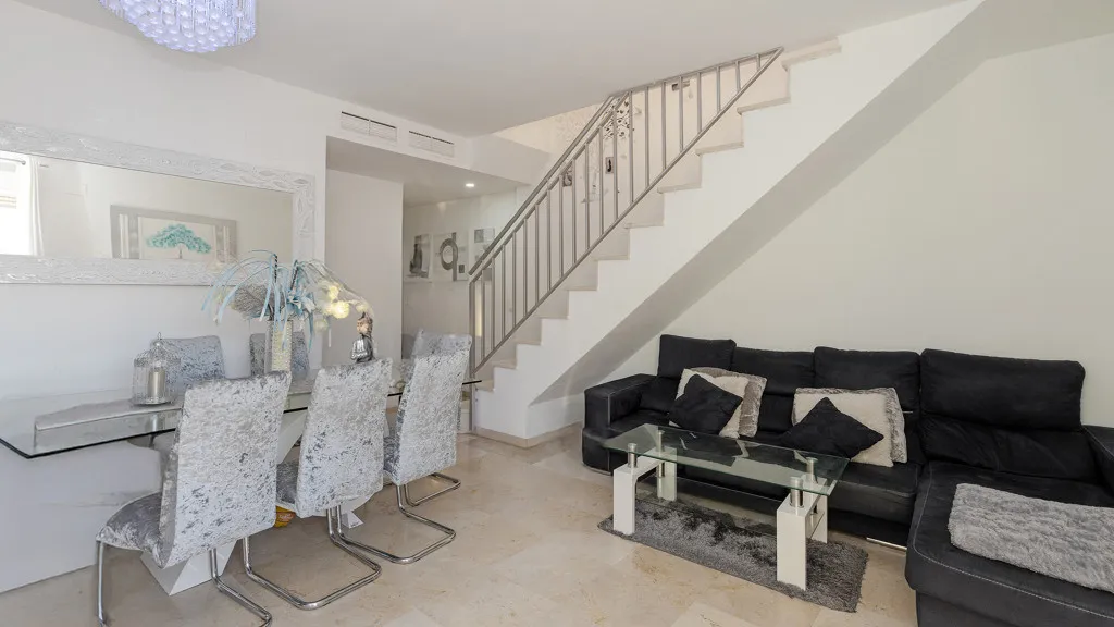 Apartamento con 3 dormitorios en venta en Estepona