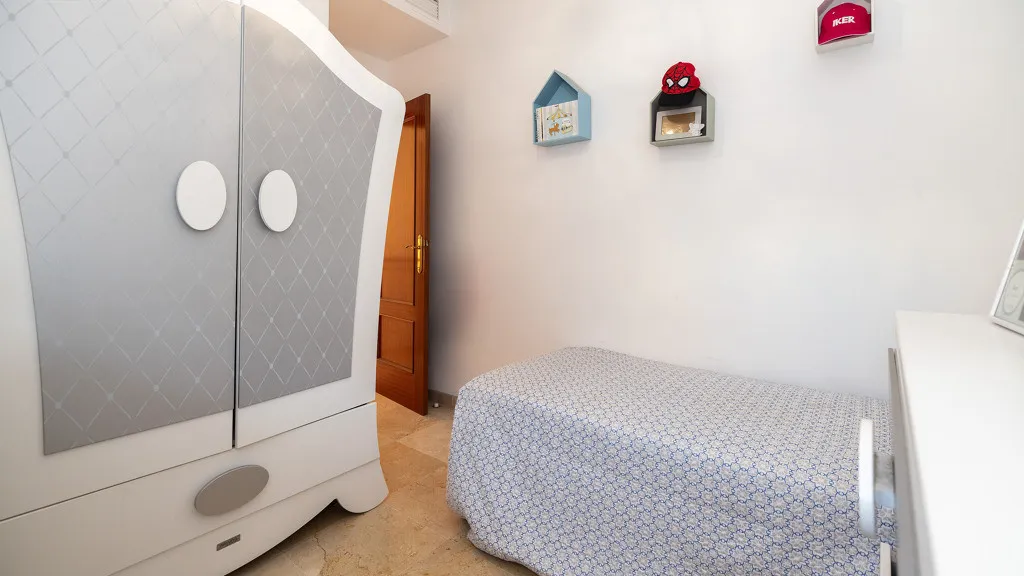 Apartamento con 3 dormitorios en venta en Estepona