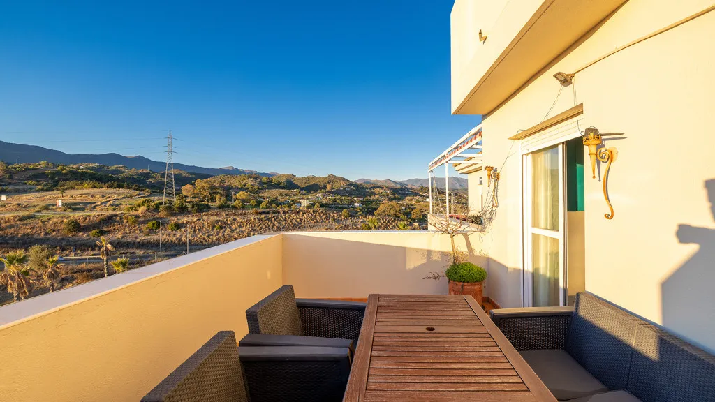 Apartamento con 3 dormitorios en venta en Estepona