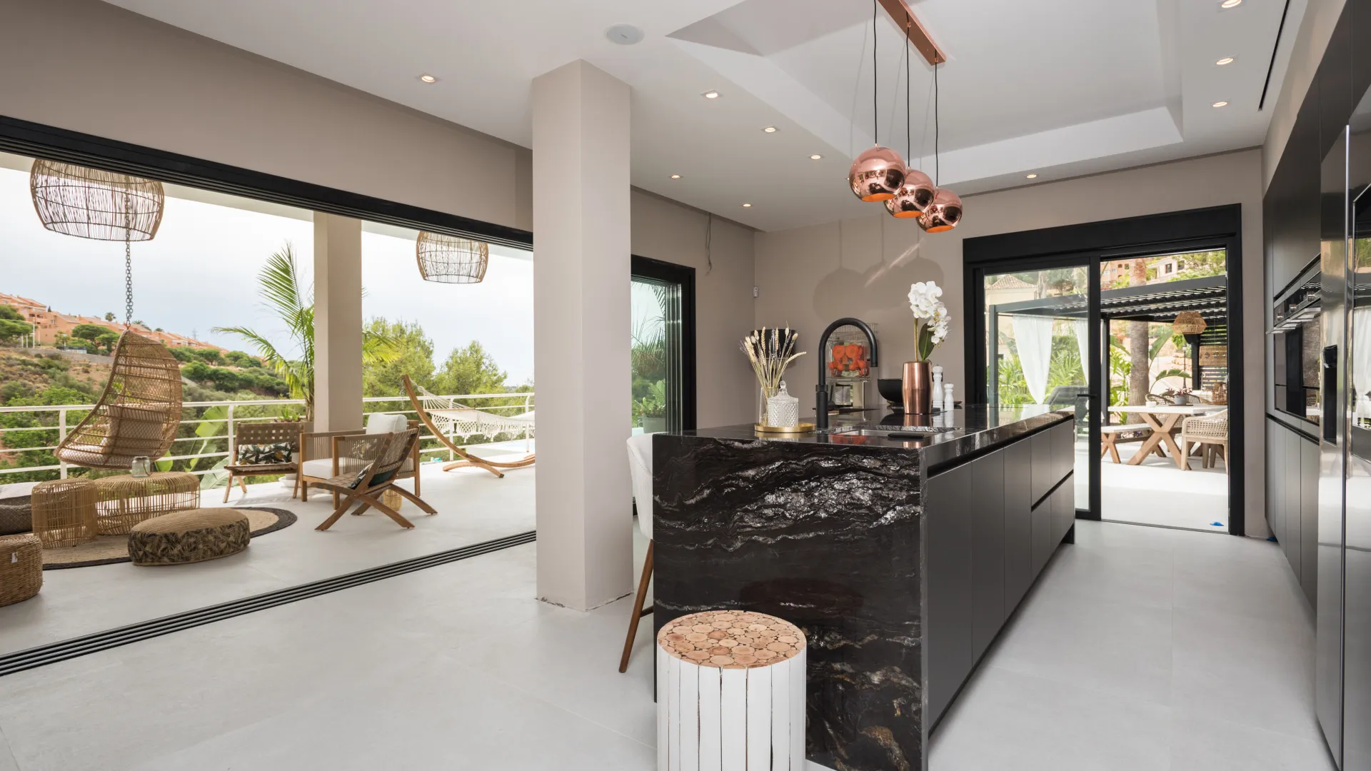 8 bedrooms villa in Elviria for sale