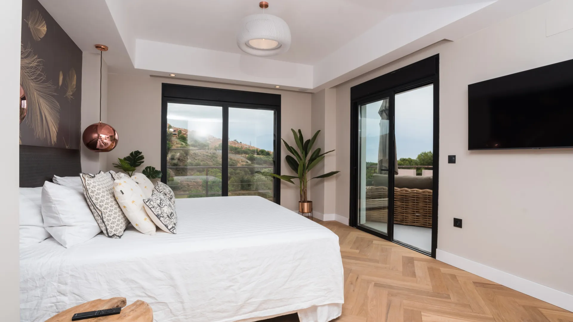 8 bedrooms villa in Elviria for sale