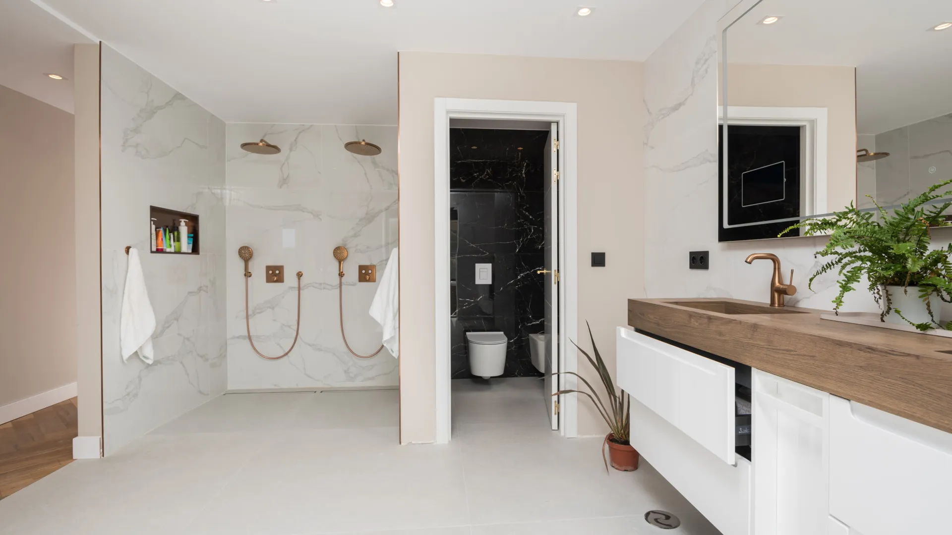 8 bedrooms villa in Elviria for sale