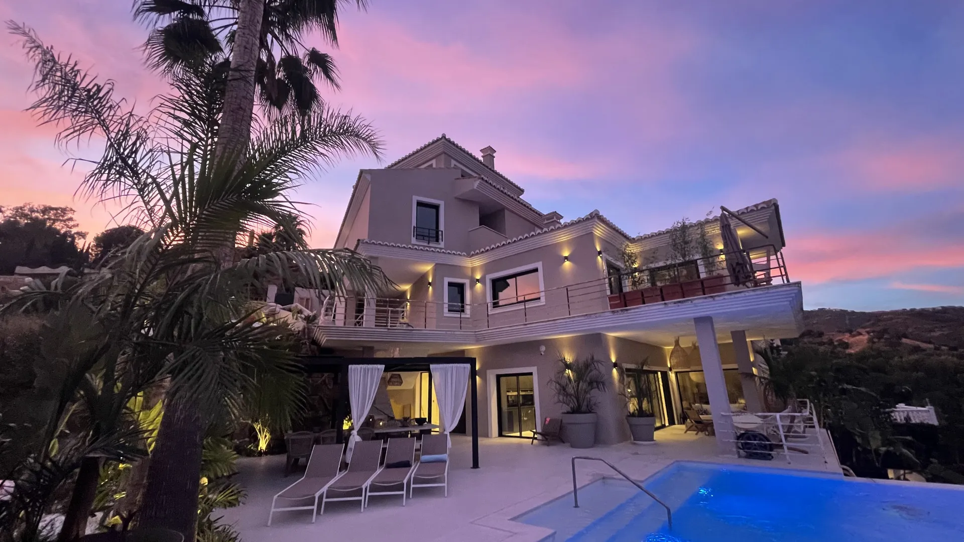 8 bedrooms villa in Elviria for sale