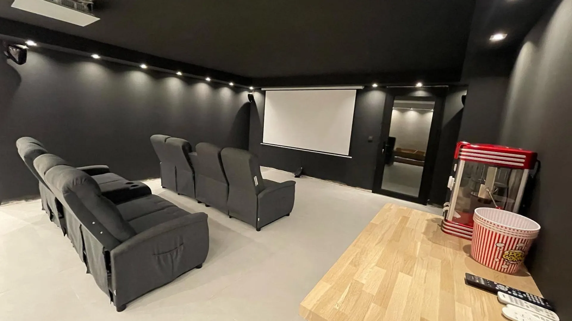 8 bedrooms villa in Elviria for sale