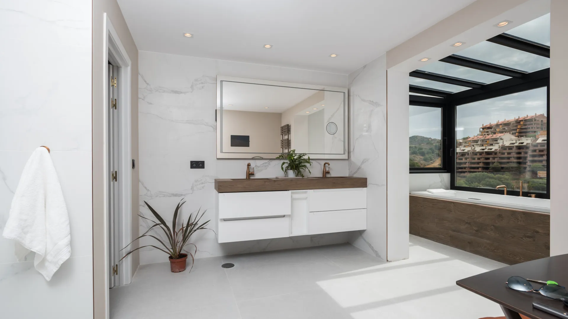 8 bedrooms villa in Elviria for sale