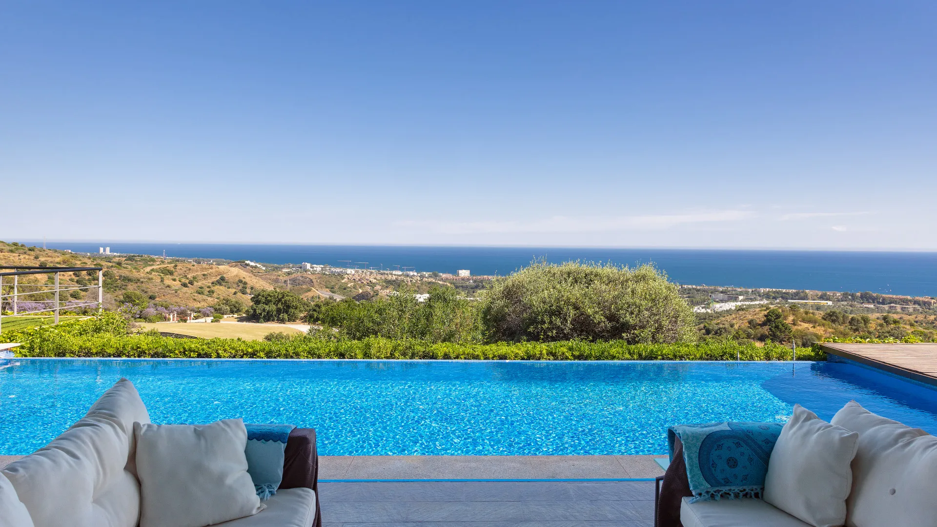 Villa for sale in Los Altos de los Monteros