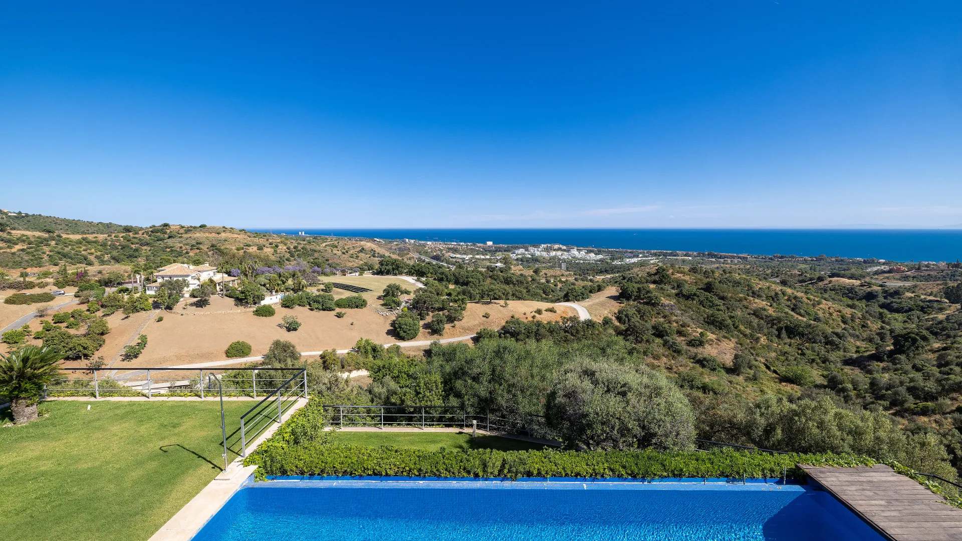 Villa for sale in Los Altos de los Monteros