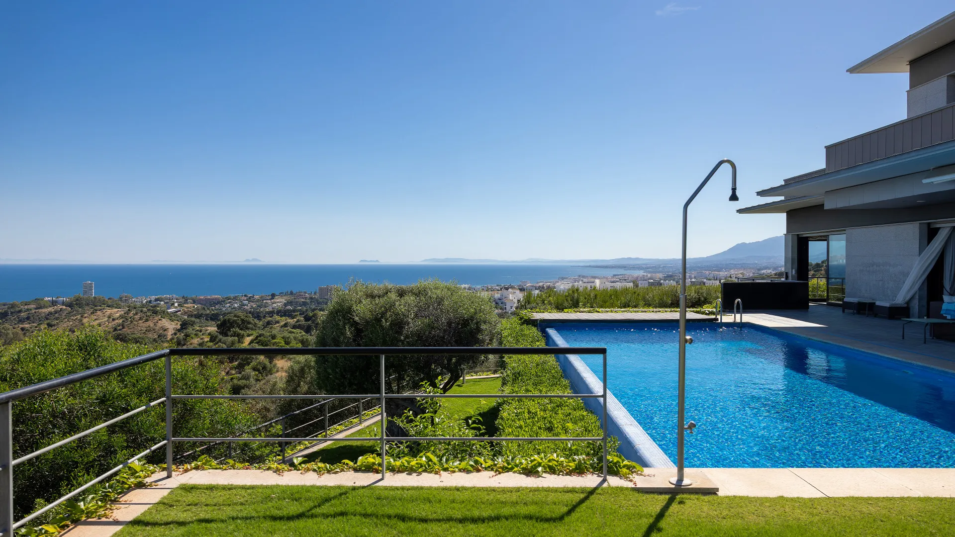 Villa for sale in Los Altos de los Monteros