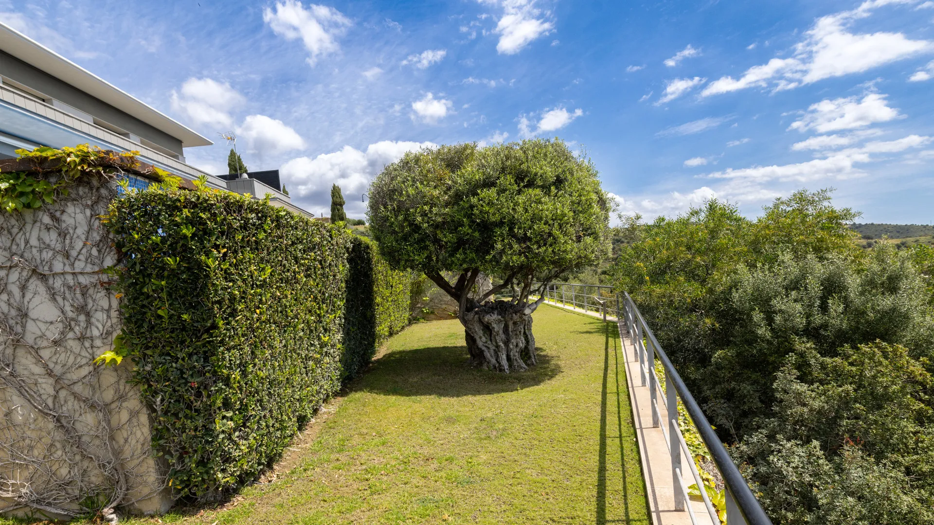 Villa for sale in Los Altos de los Monteros