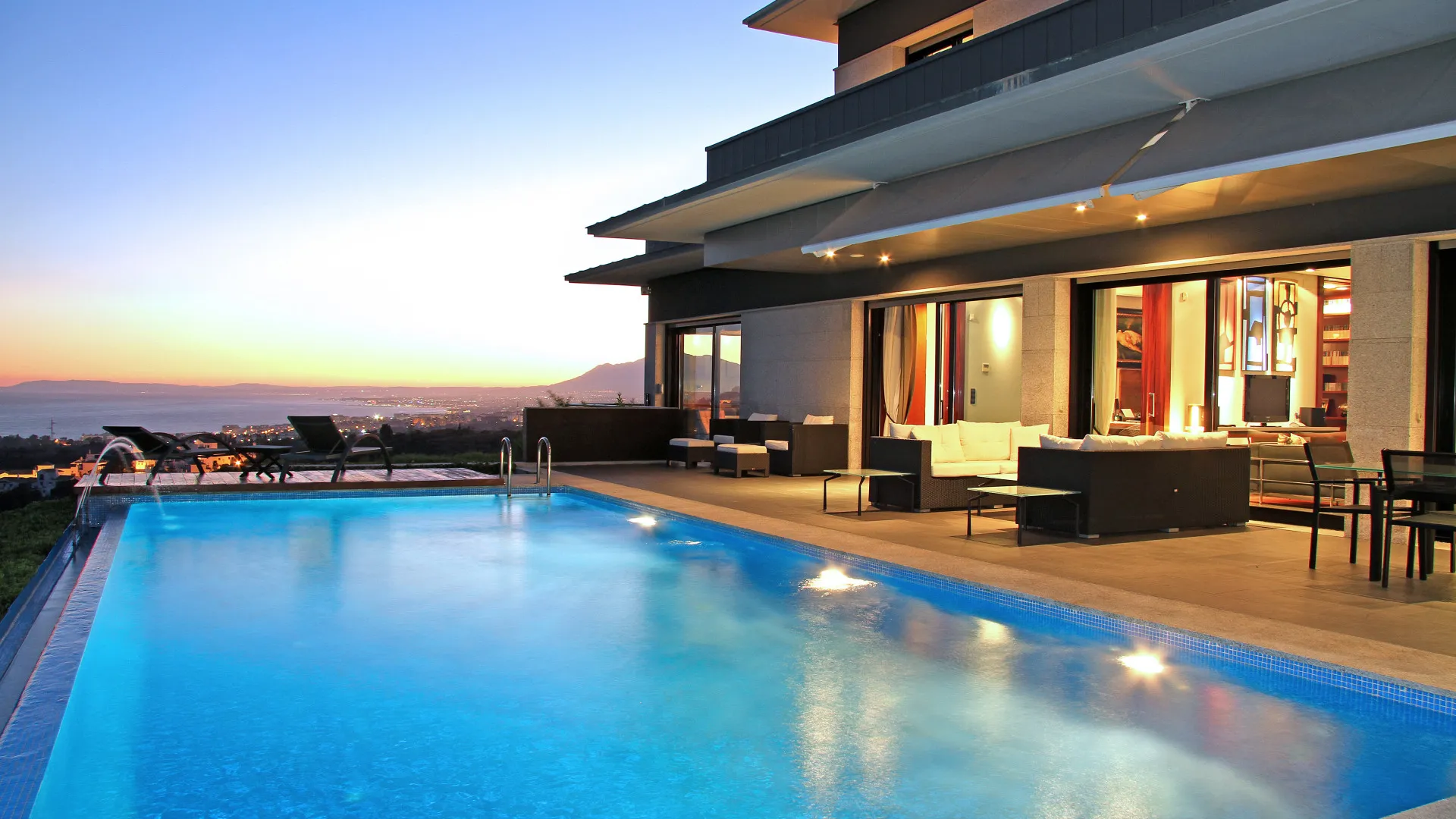 Villa for sale in Los Altos de los Monteros