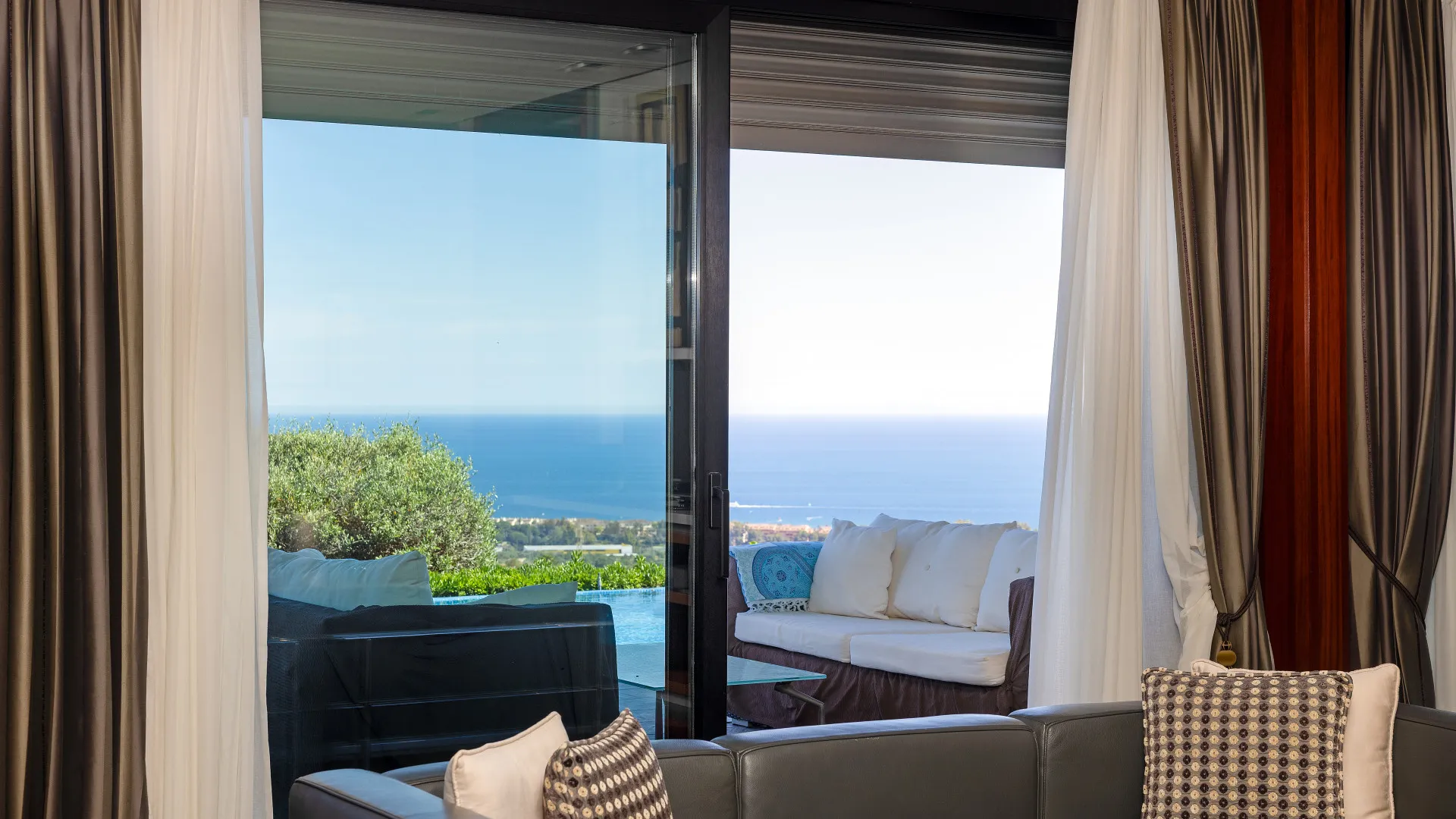 Villa for sale in Los Altos de los Monteros