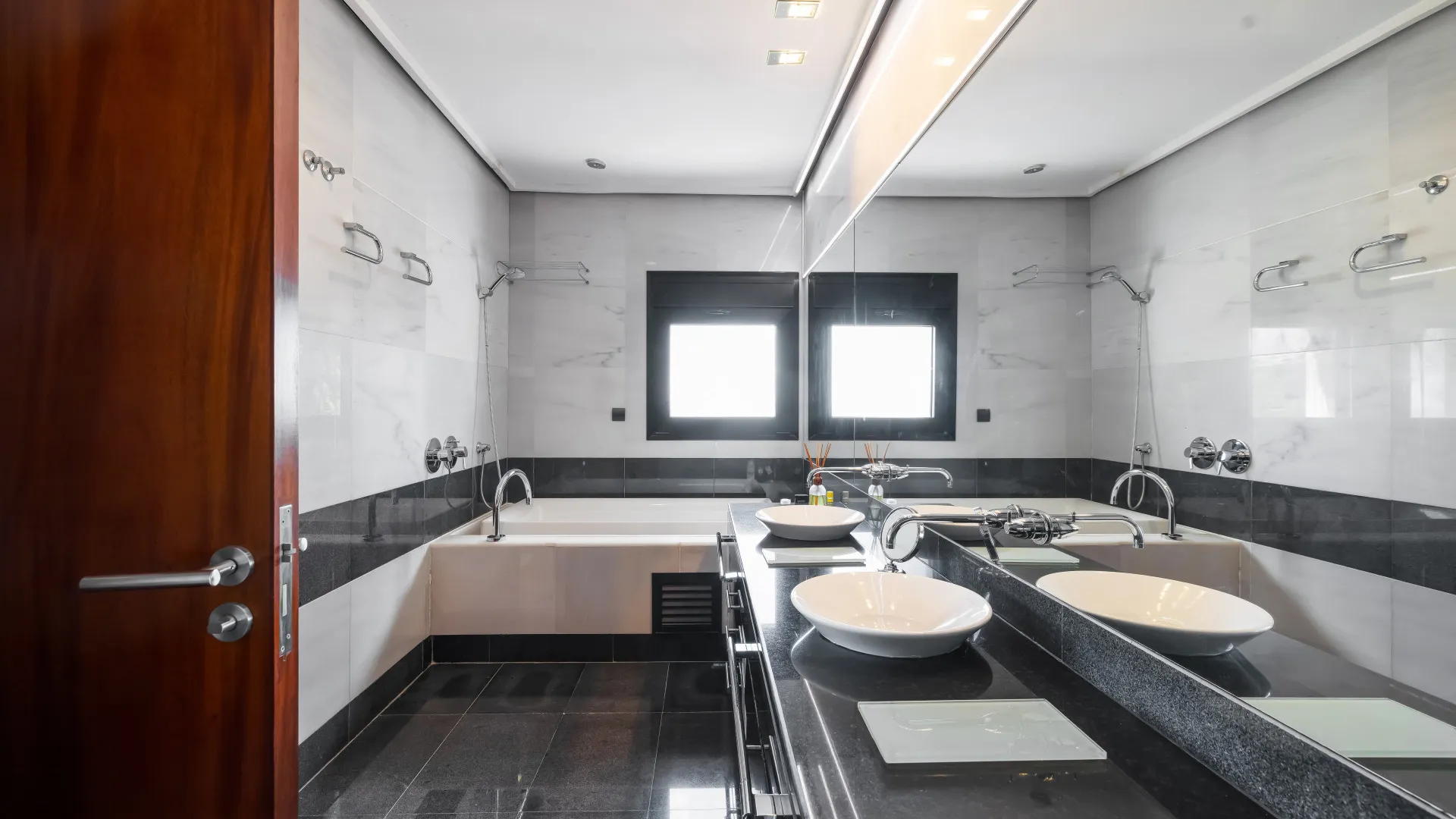 Villa for sale in Los Altos de los Monteros