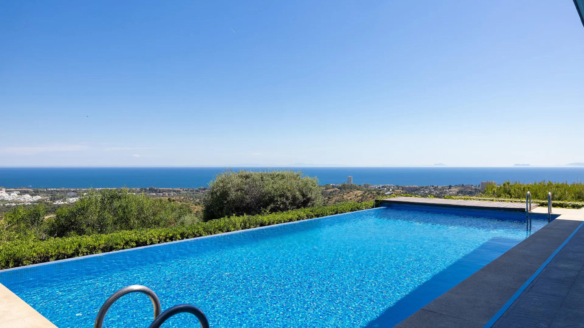 Villa for sale in Los Altos de los Monteros