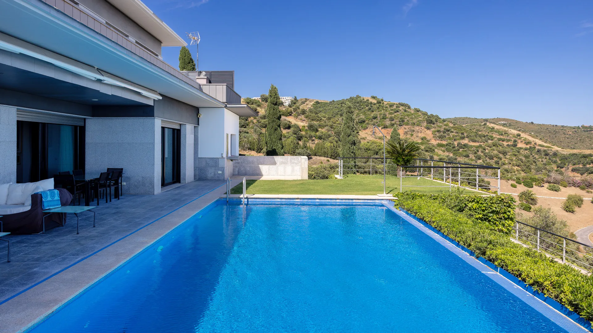 Villa for sale in Los Altos de los Monteros