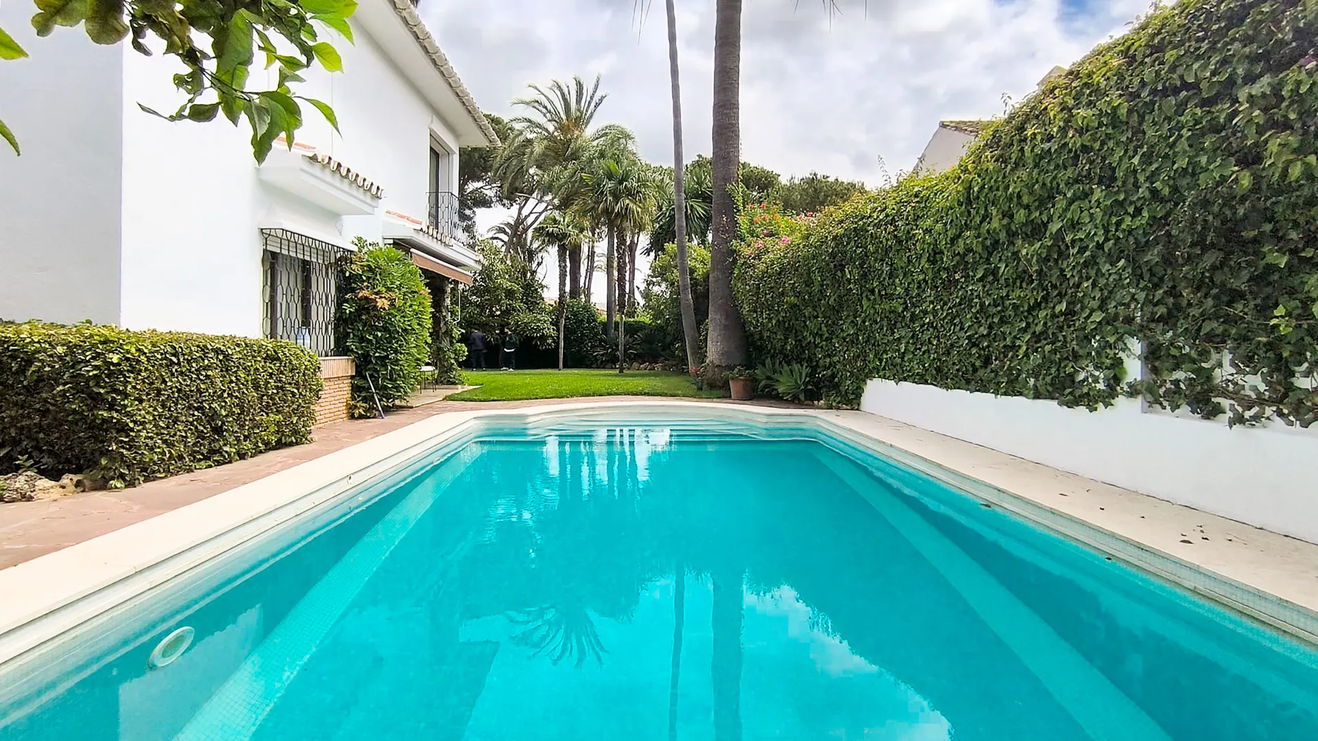 6 bedrooms villa in Los Monteros for sale