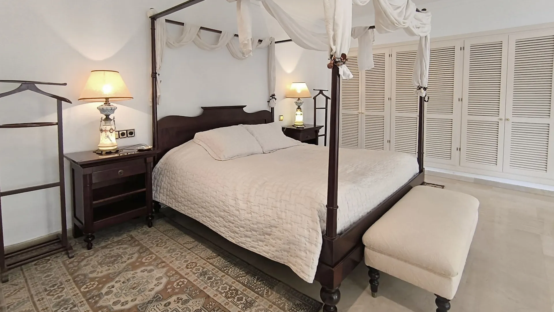 6 bedrooms villa in Los Monteros for sale