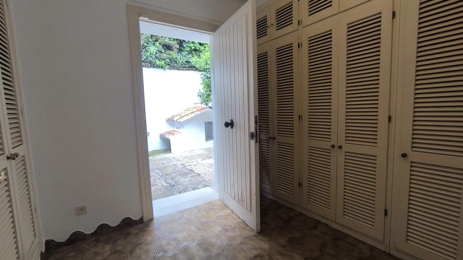 6 bedrooms villa in Los Monteros for sale