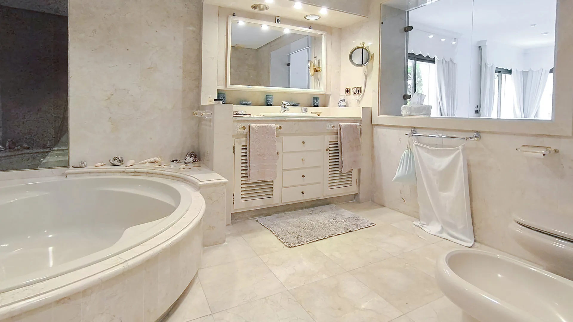 6 bedrooms villa in Los Monteros for sale