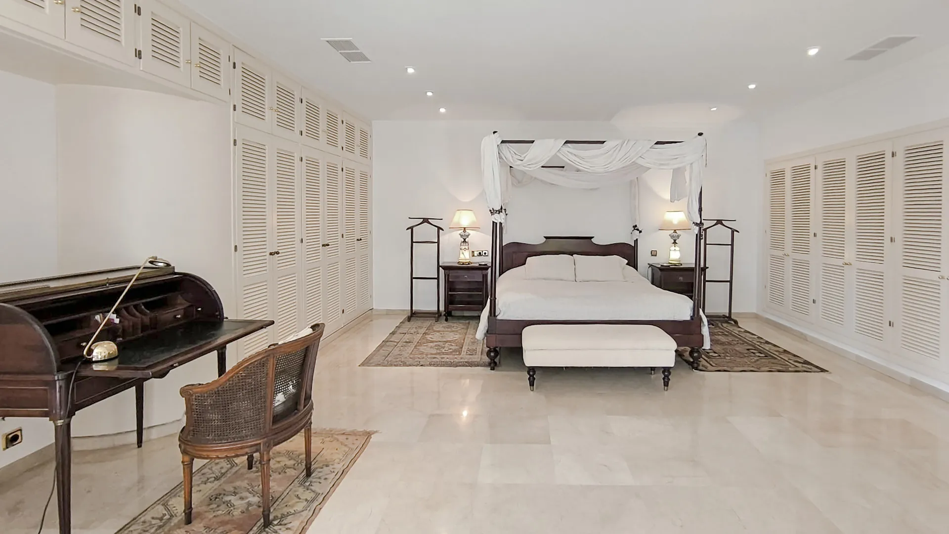 6 bedrooms villa in Los Monteros for sale