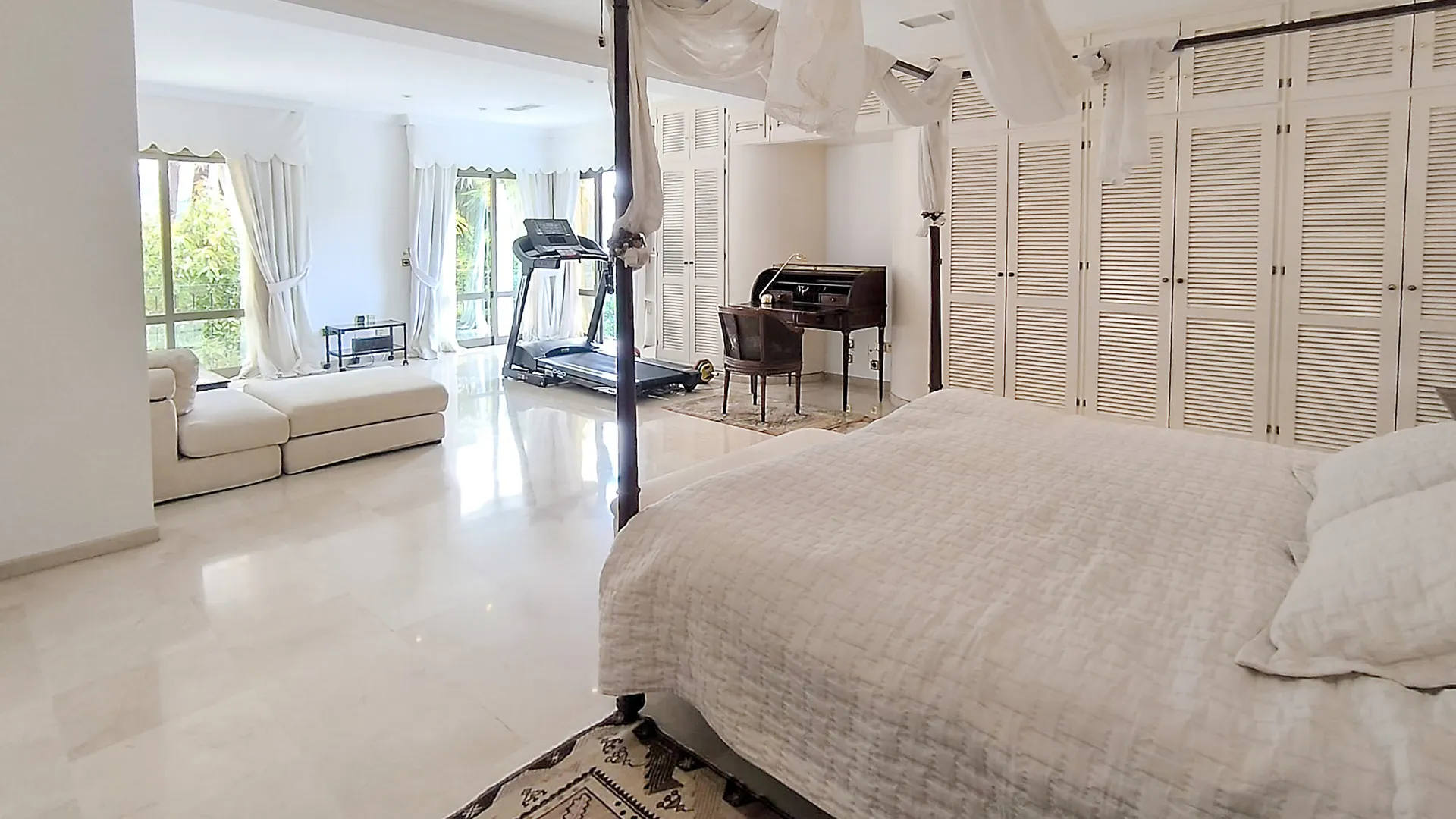 6 bedrooms villa in Los Monteros for sale