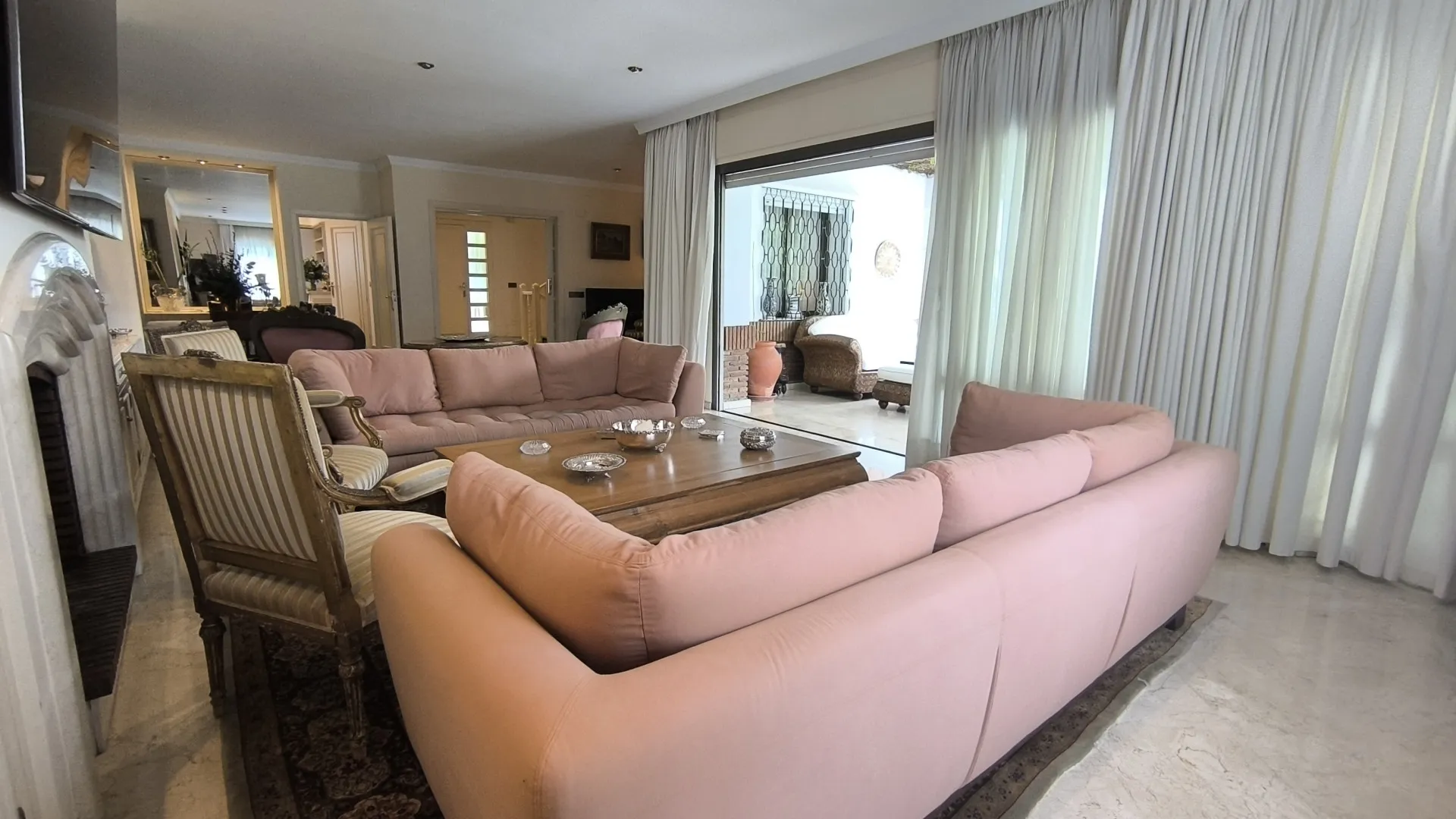 6 bedrooms villa in Los Monteros for sale