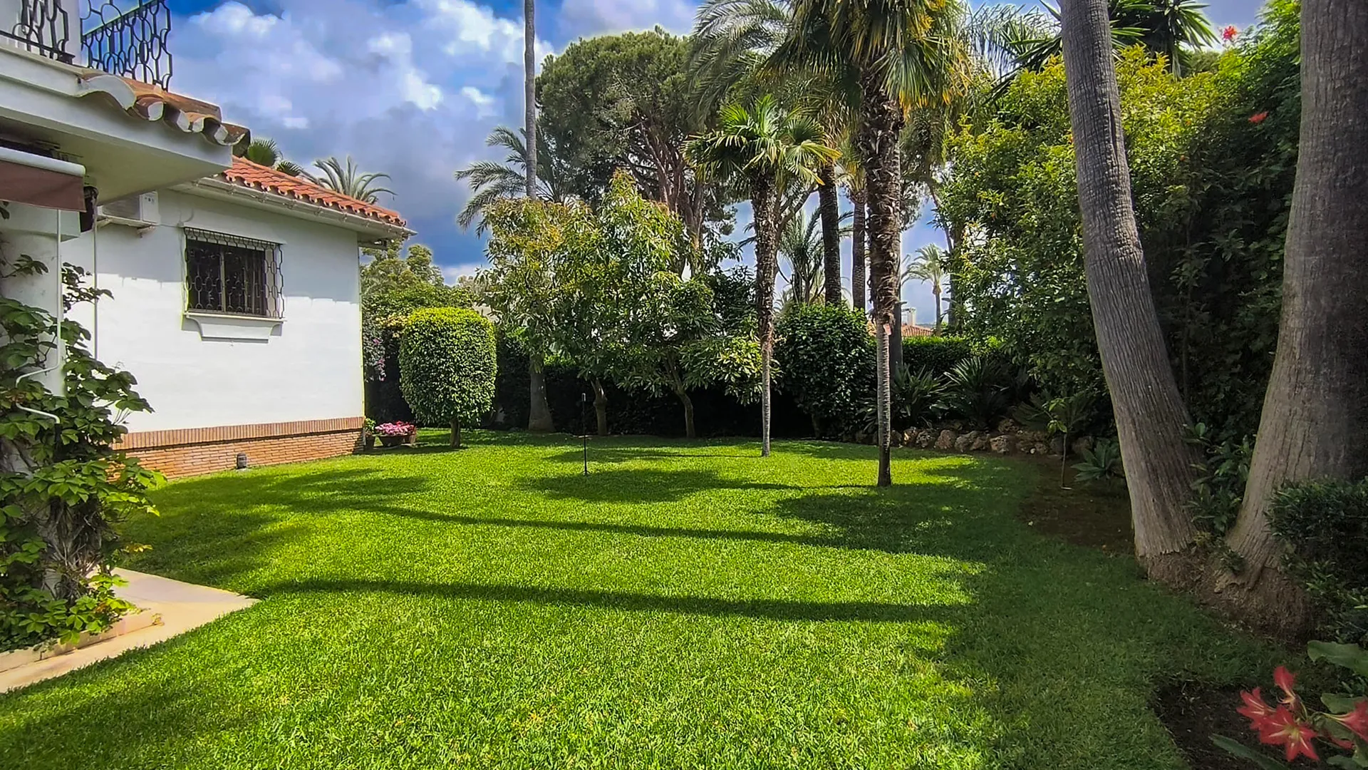 6 bedrooms villa in Los Monteros for sale