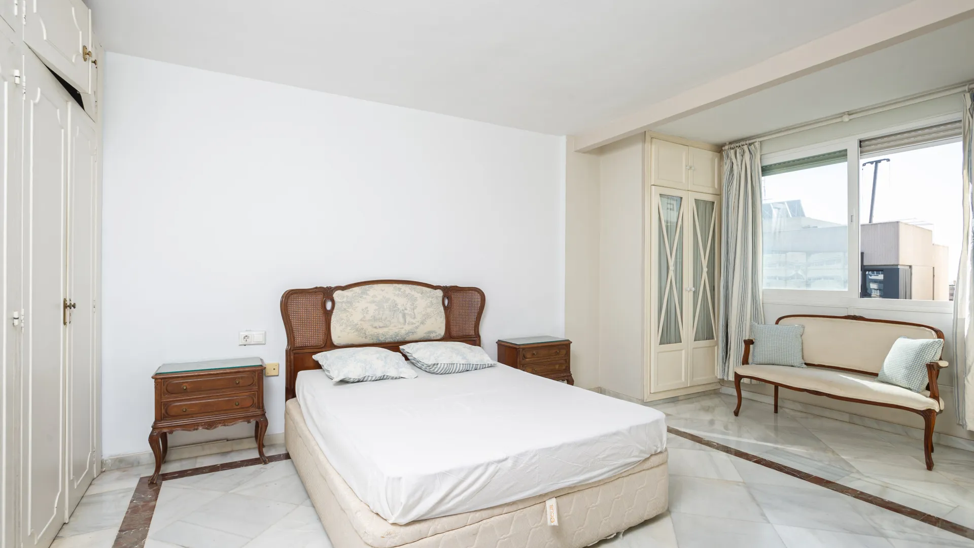 4 bedrooms apartment in Marbella Centro for sale