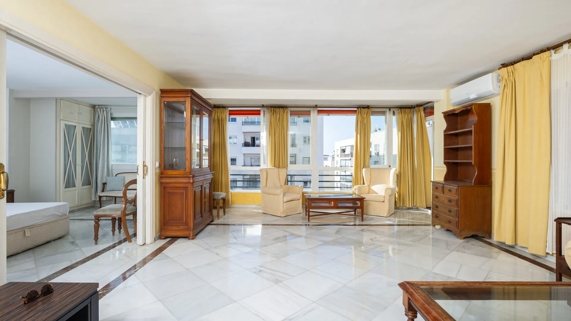 4 bedrooms apartment in Marbella Centro for sale