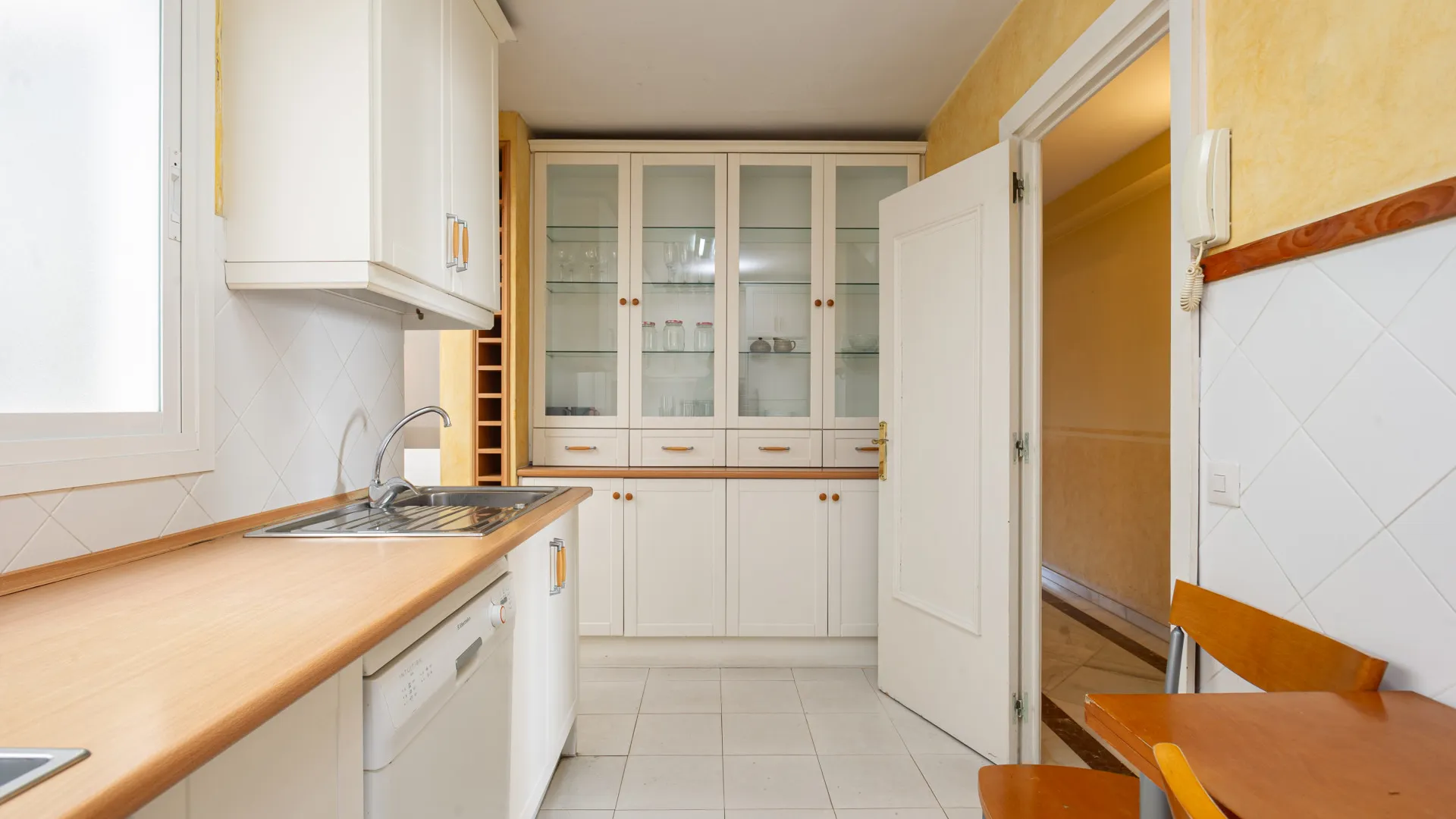 4 bedrooms apartment in Marbella Centro for sale