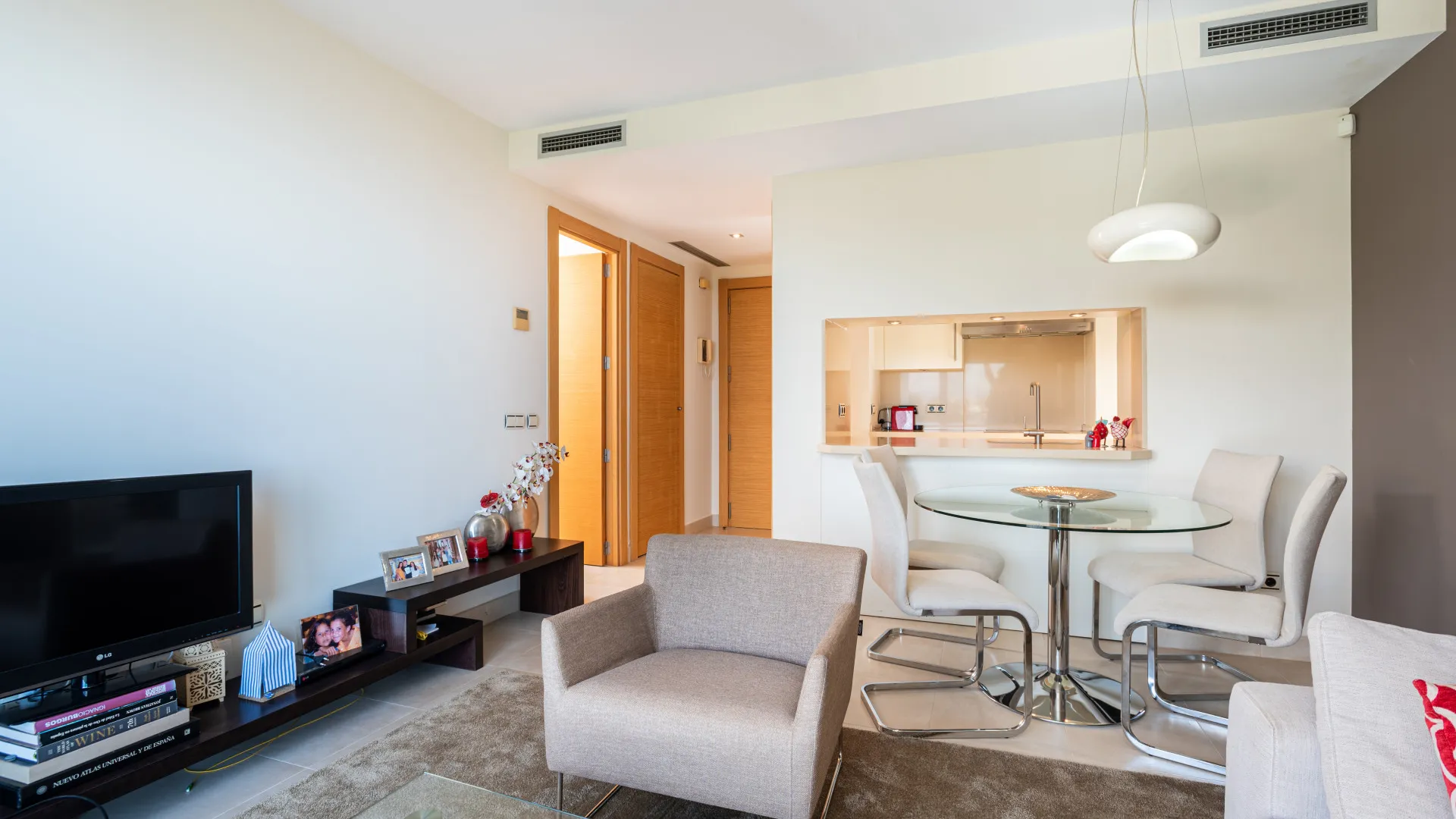 For sale apartment with 2 bedrooms in Samara