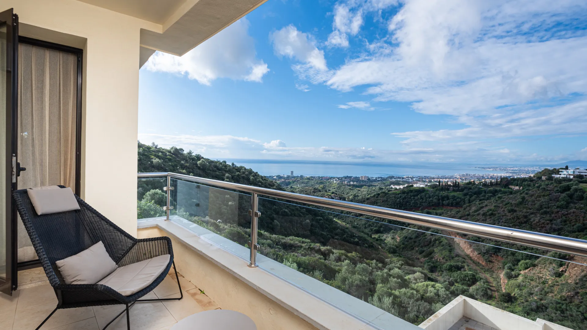 For sale apartment with 2 bedrooms in Samara