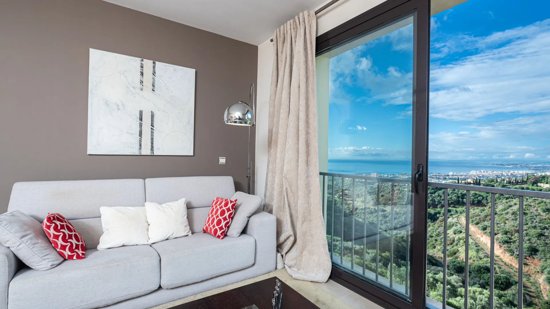 For sale apartment with 2 bedrooms in Samara