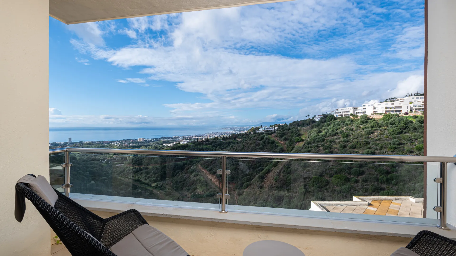 For sale apartment with 2 bedrooms in Samara