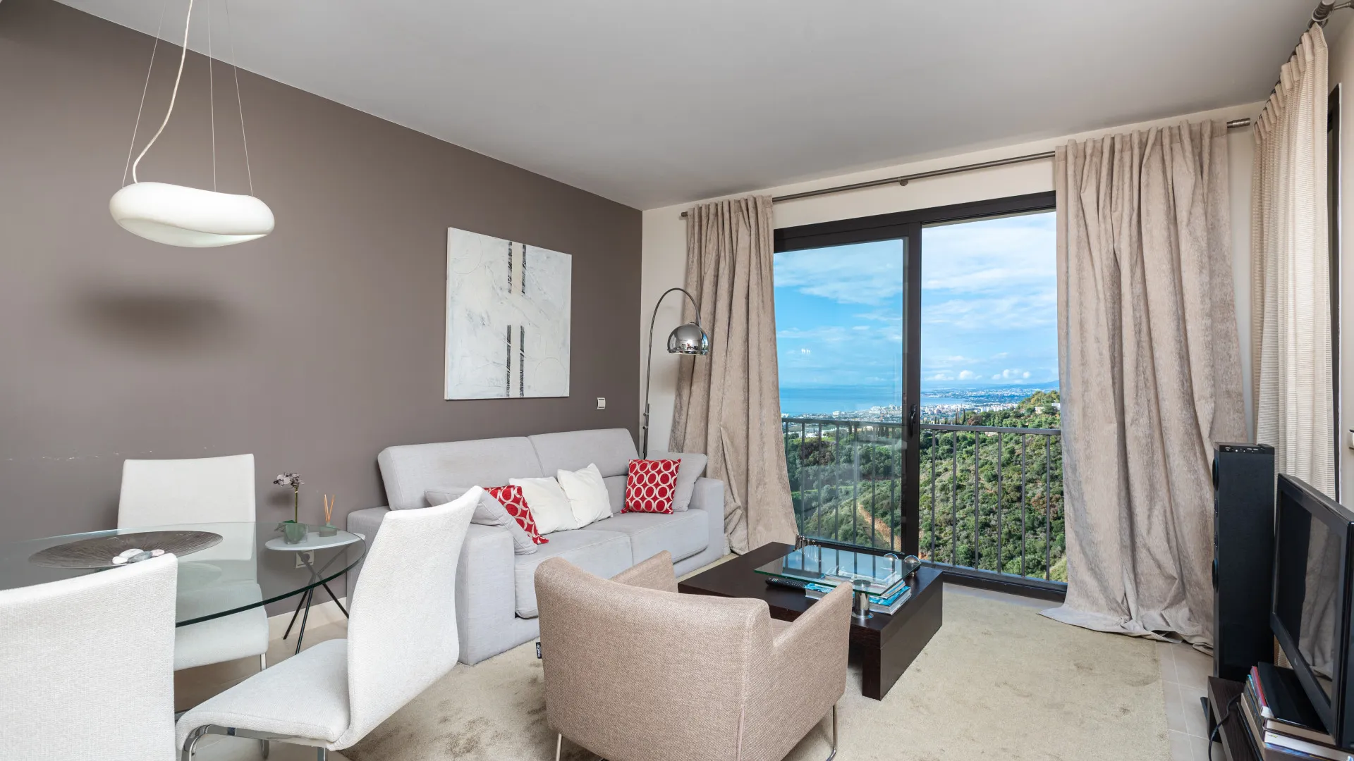 For sale apartment with 2 bedrooms in Samara