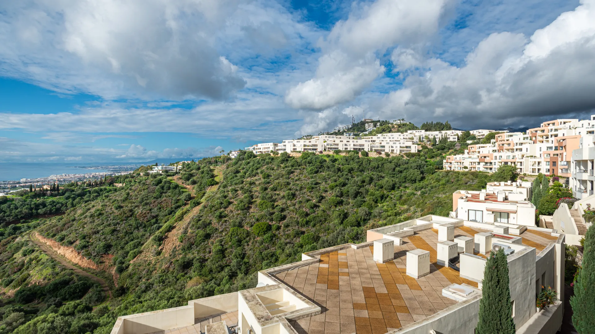 For sale apartment with 2 bedrooms in Samara