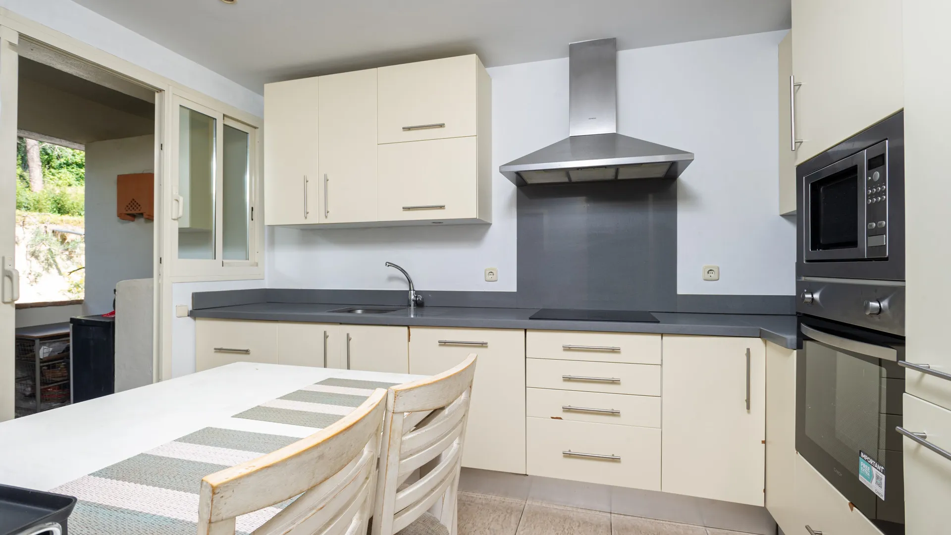 For sale apartment in Rio Real with 3 bedrooms