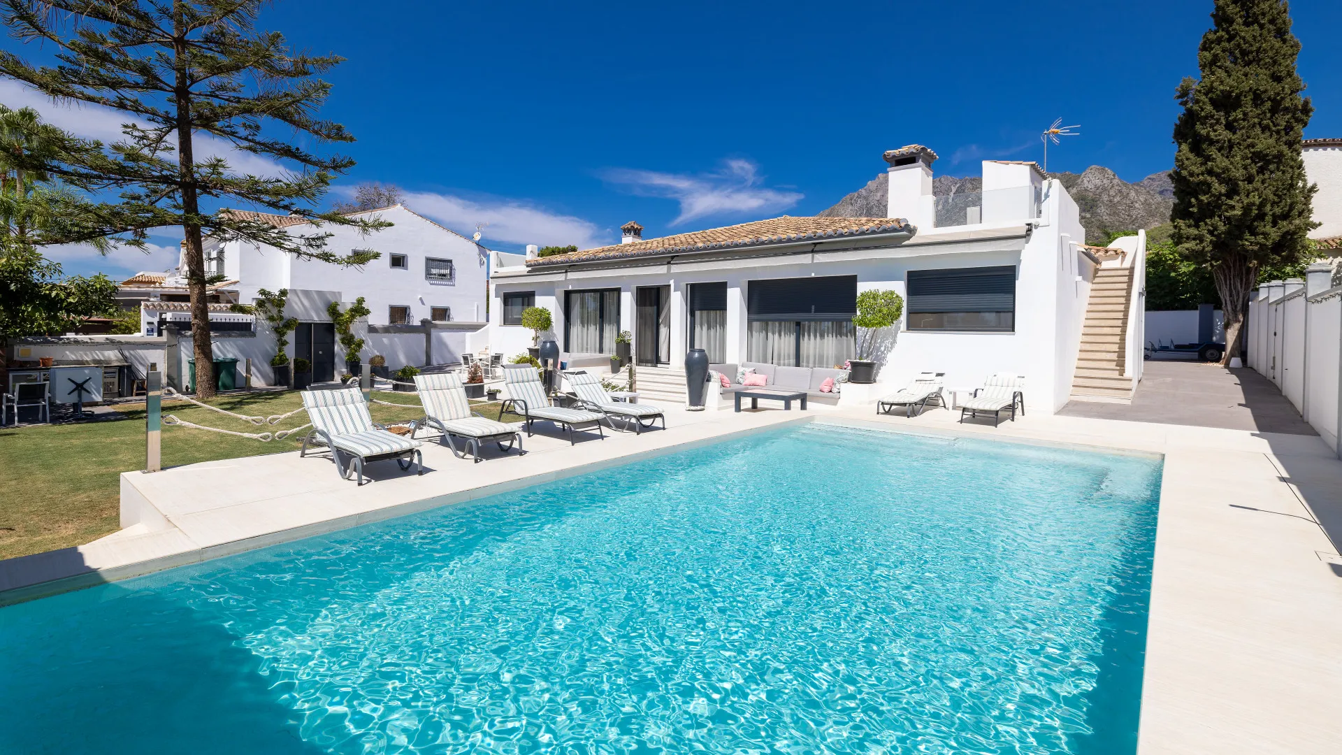 5 bedrooms El Mirador villa for sale