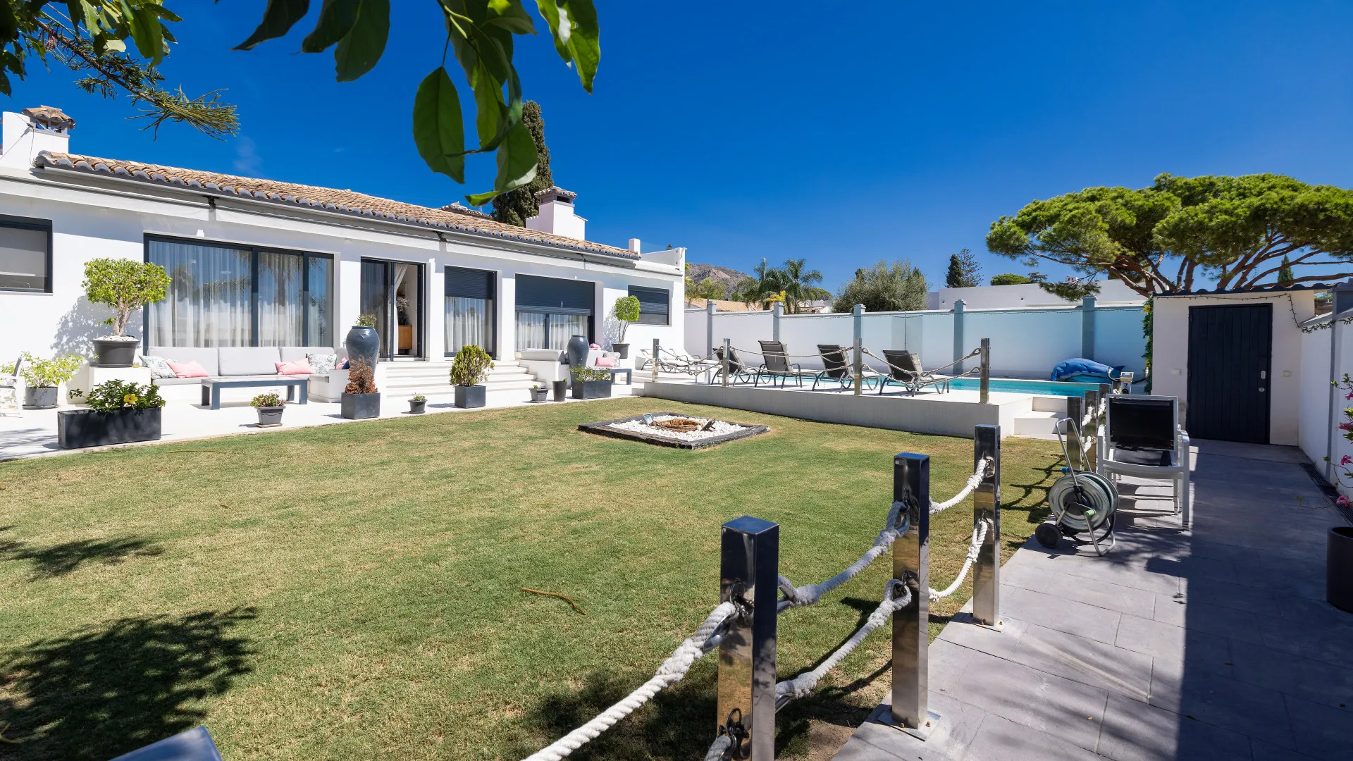 5 bedrooms El Mirador villa for sale