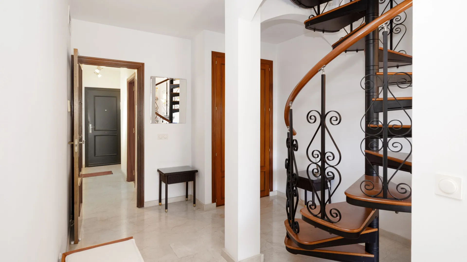 Buy semi detached house in Costabella with 5 bedrooms