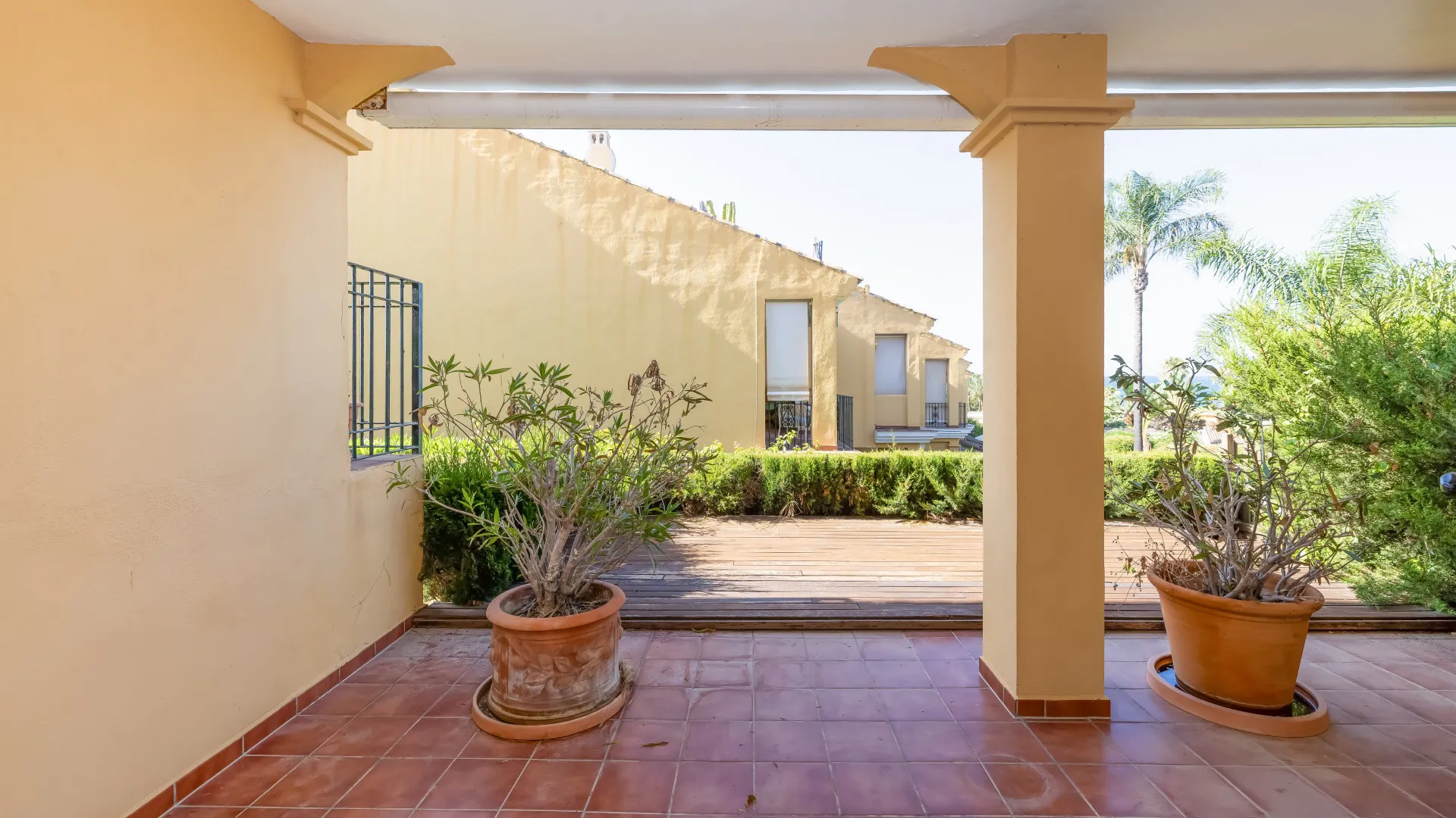 Buy semi detached house in Costabella with 5 bedrooms