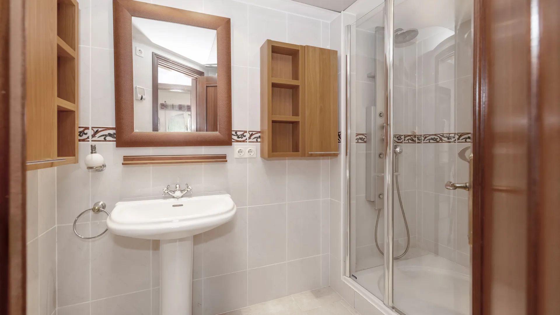 Buy semi detached house in Costabella with 5 bedrooms