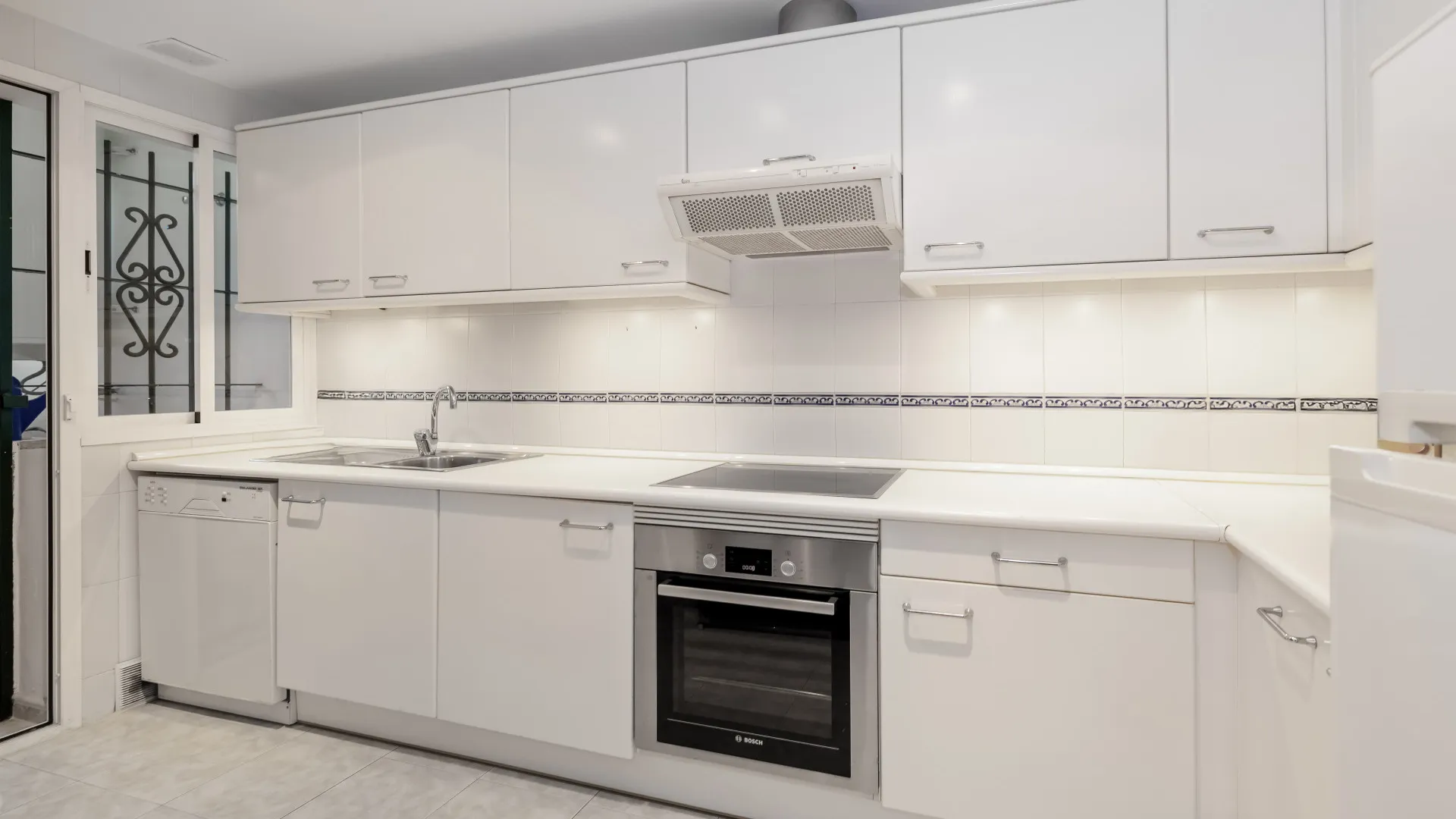 Buy semi detached house in Costabella with 5 bedrooms