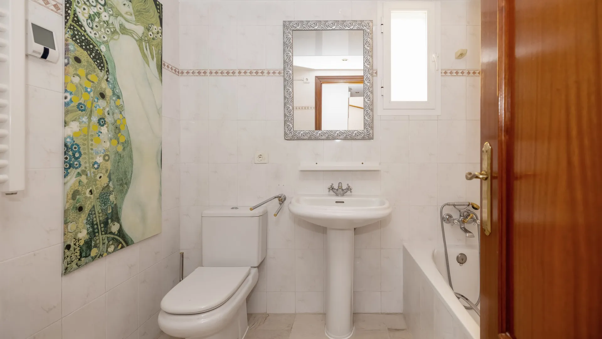 Buy semi detached house in Costabella with 5 bedrooms