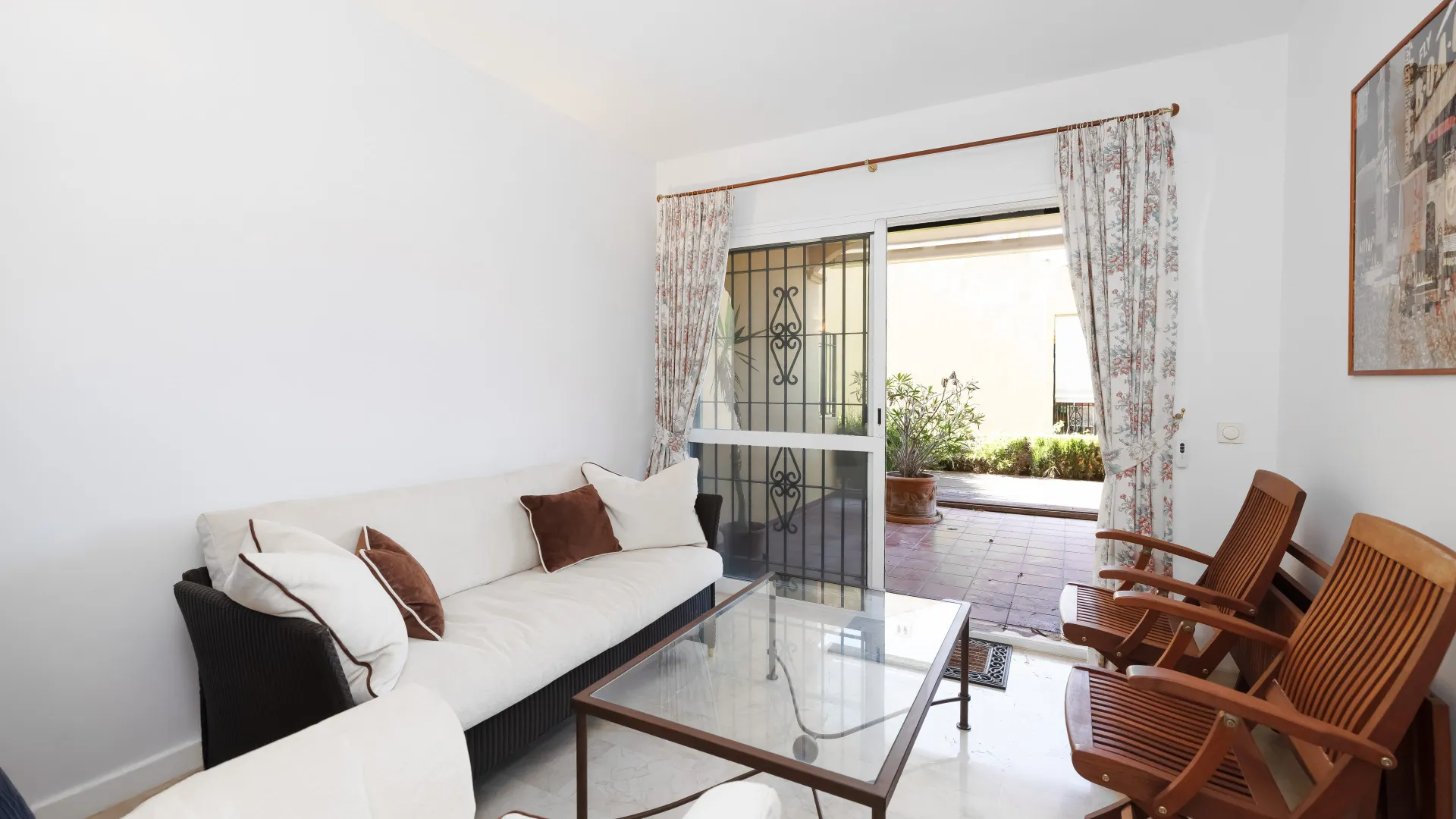 Buy semi detached house in Costabella with 5 bedrooms