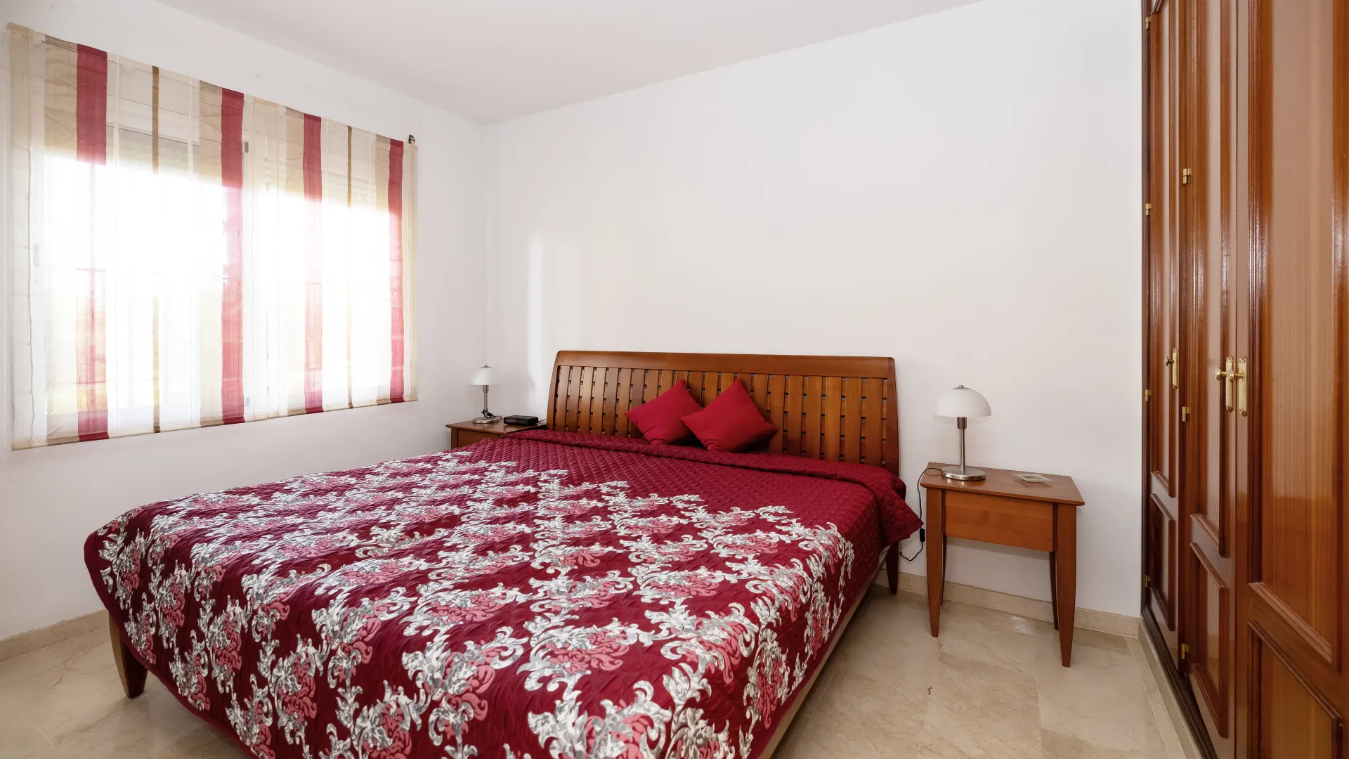 Buy semi detached house in Costabella with 5 bedrooms