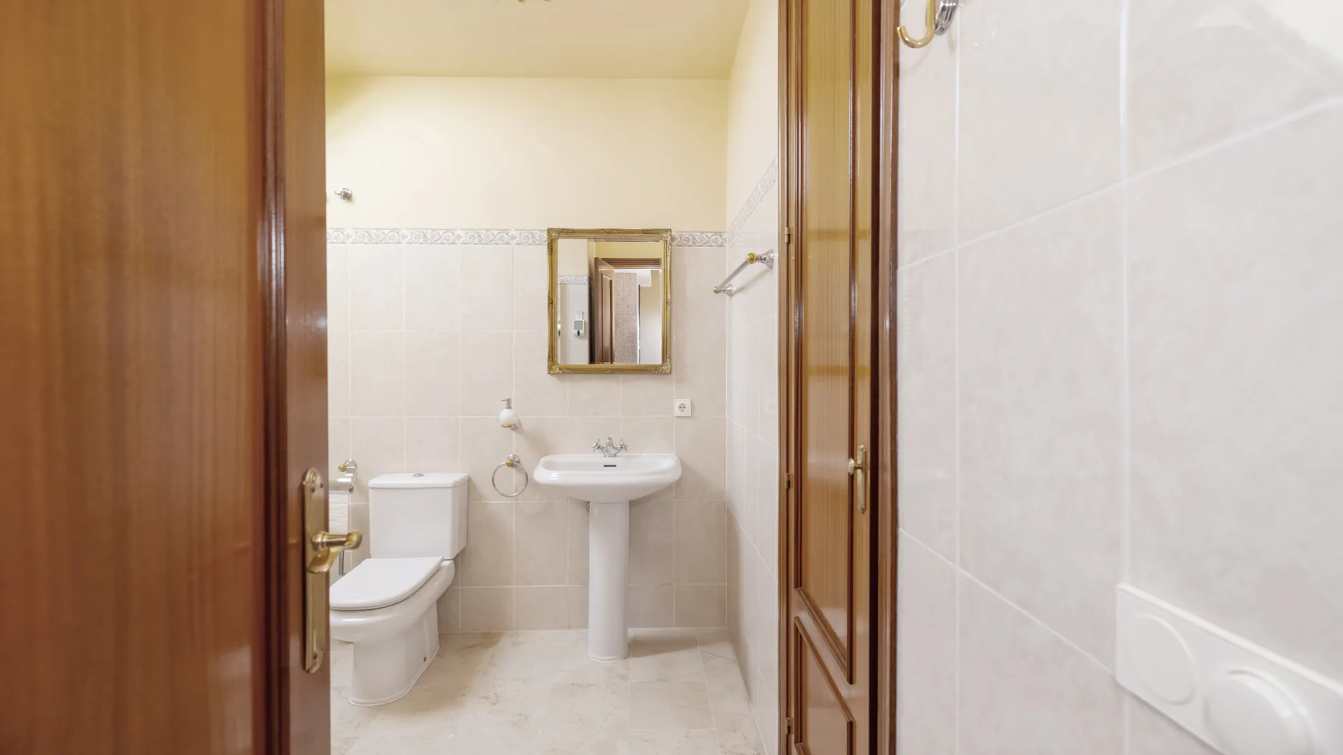 Buy semi detached house in Costabella with 5 bedrooms